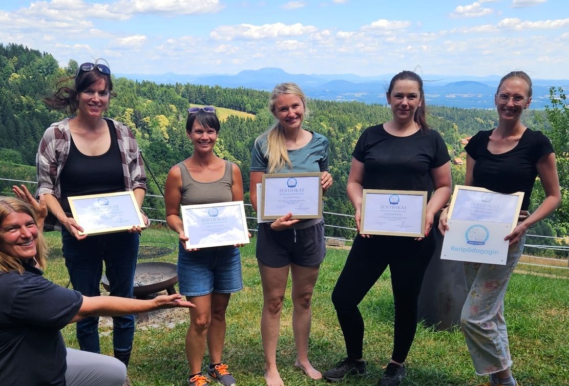 Gruppenbild Abschluss - unsere Absolventinnen